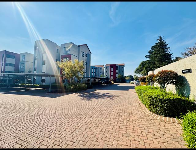 2 BEDROOM FLAT FOR SALE IN MAROELADAL